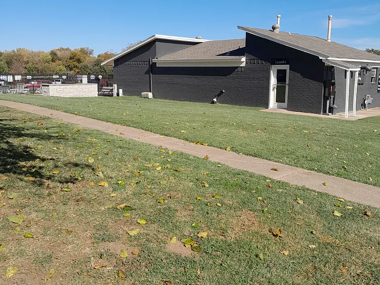 Saddle Ridge Apartments — Photo 9