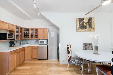 Rented by Ozymandius Realty