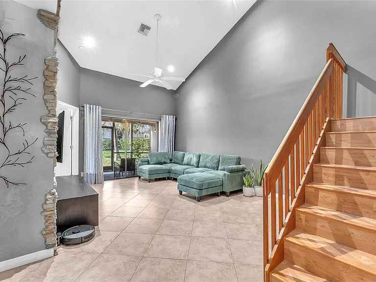 8407 NW 78th Ct — Photo 3