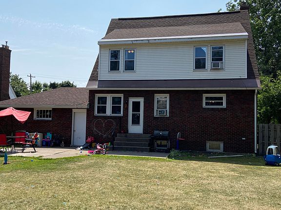 2nd image of 705 E Spruce St