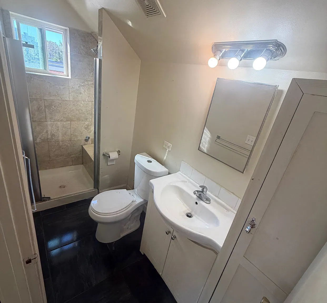 2 bed, 700 sqft, $1,000 — Photo 1