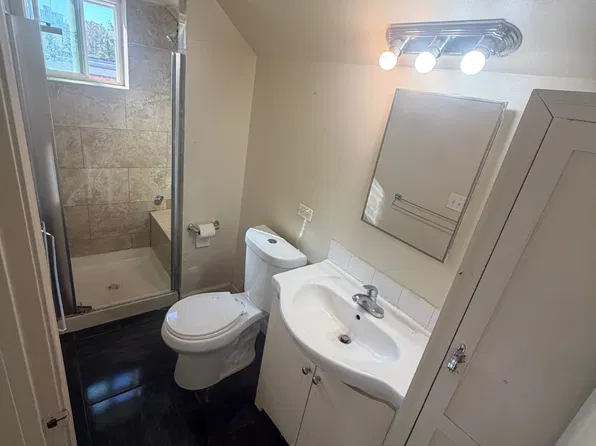 140 Summit St APT 2, Rockford, IL 61107