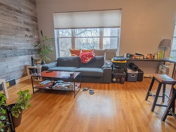 4th image of 1947 N Whipple St #3