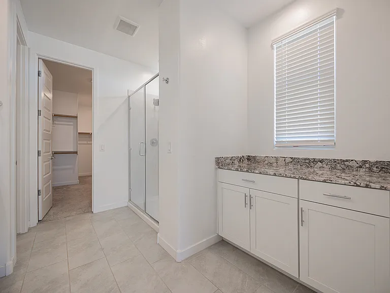 4607 S 111th Dr — Photo 15