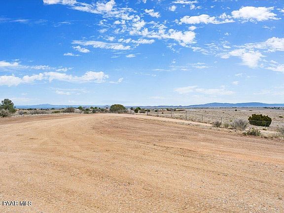 3rd image of 364 Papago Trl