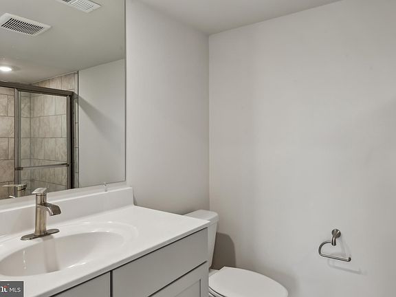 4th image of 29407 Oxford Dr