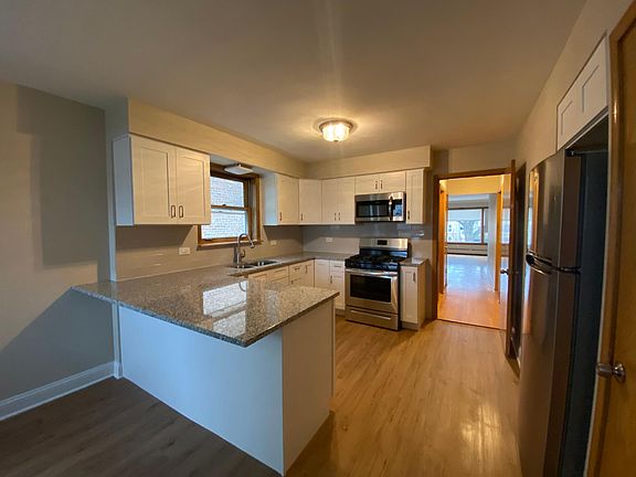 2nd image of 5451 W Sunnyside Ave #1