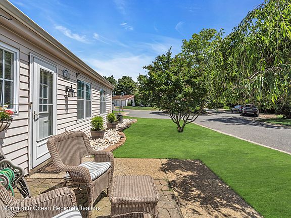5th image of 450 Heather Court #A