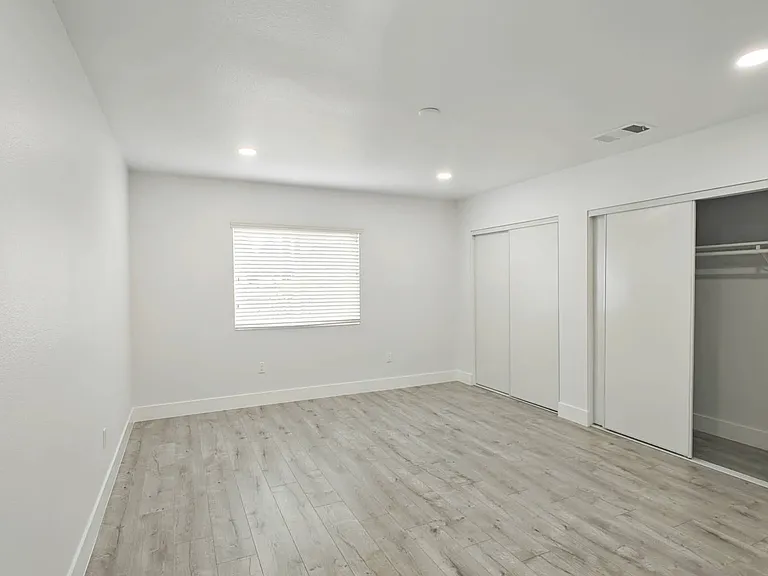 1626 Riverside Dr — Photo 13