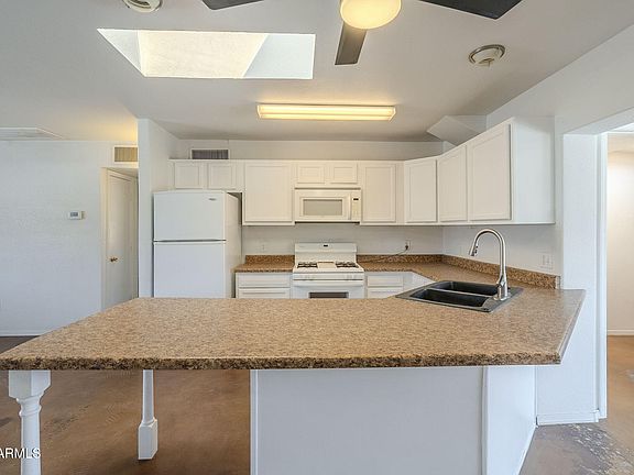 3rd image of 7737 W MEDLOCK Drive