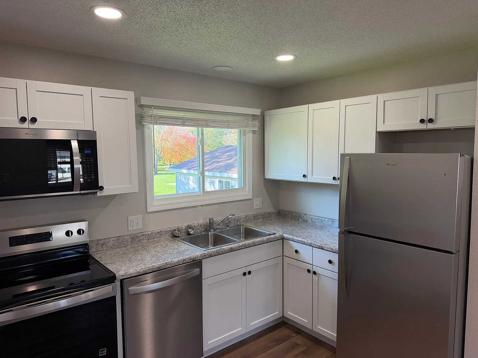 2 bed, 735 sqft, $1,195 — Photo 2
