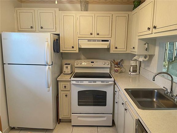 4th image of 3431 NW 50th Avenue #203