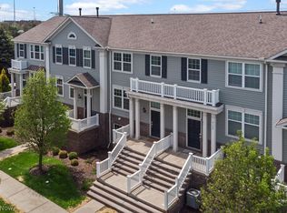 6136 N Pointe Dr, Pepper Pike, OH 44124