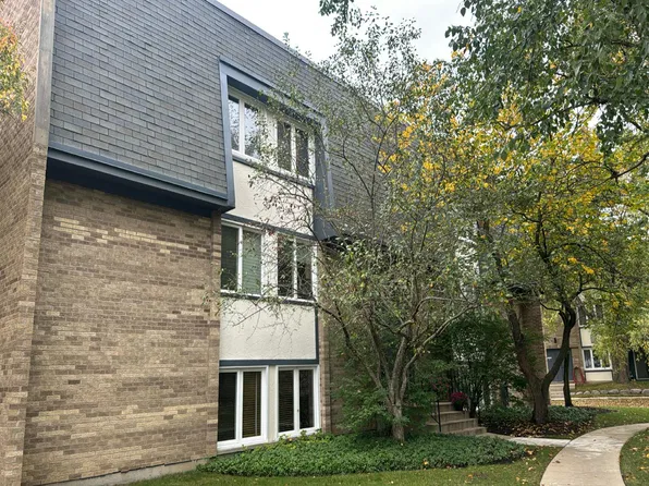 1967 Ammer Ridge Ct Unit 202, Glenview, IL 60025