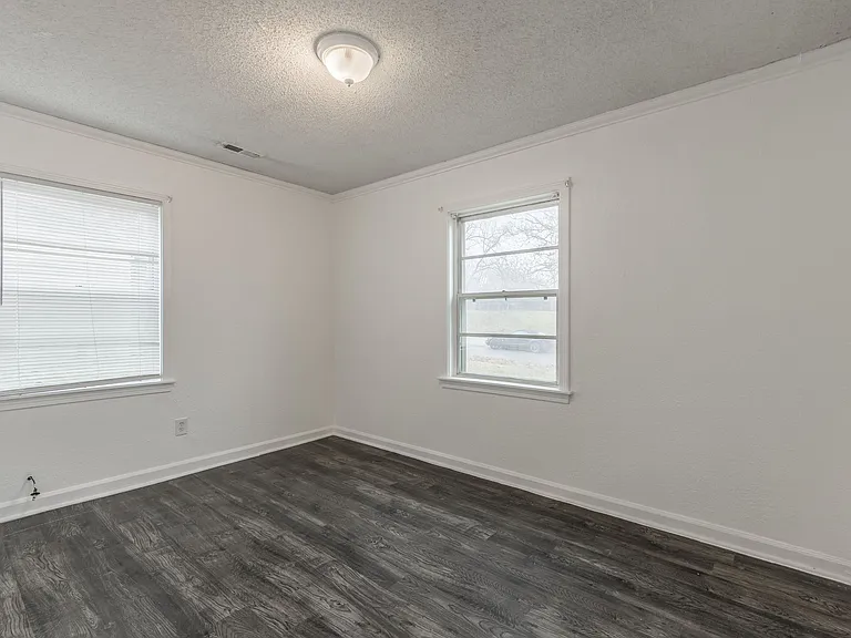 7917 Park Ave — Photo 10
