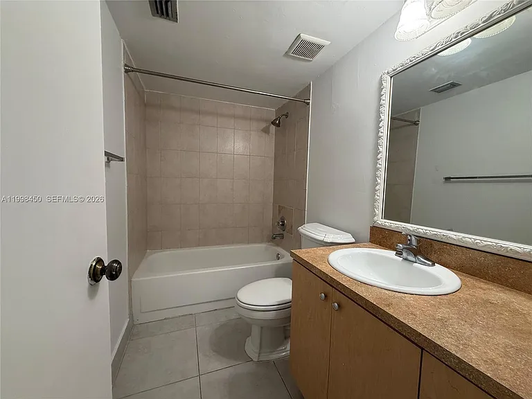 155 Lakeview Dr #101 — Photo 4