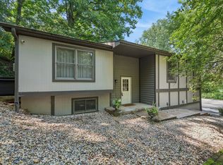 121 Wildwood Dr, Ingleside, IL 60041