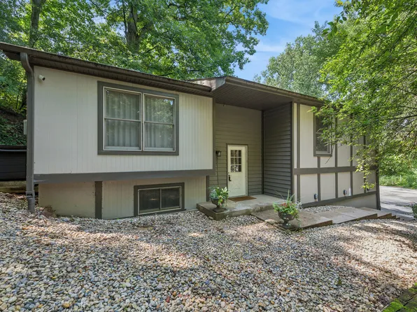 121 Wildwood Dr, Ingleside, IL 60041