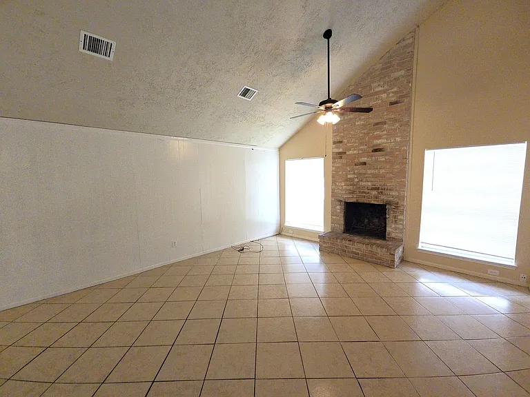 4718 Reynaldo Dr — Photo 4