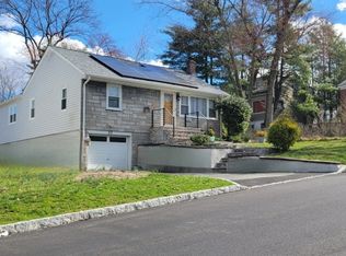 37 Thorn Ter, West Orange, NJ 07052