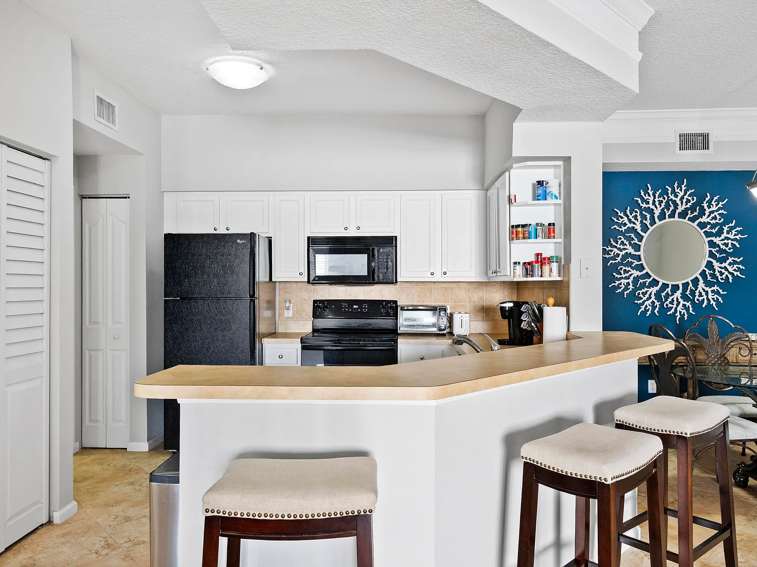 1 bed, 1.0 bath, 884 sqft, $2,200 — Photo 2