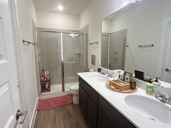 4th image of 608 Parkline Dr