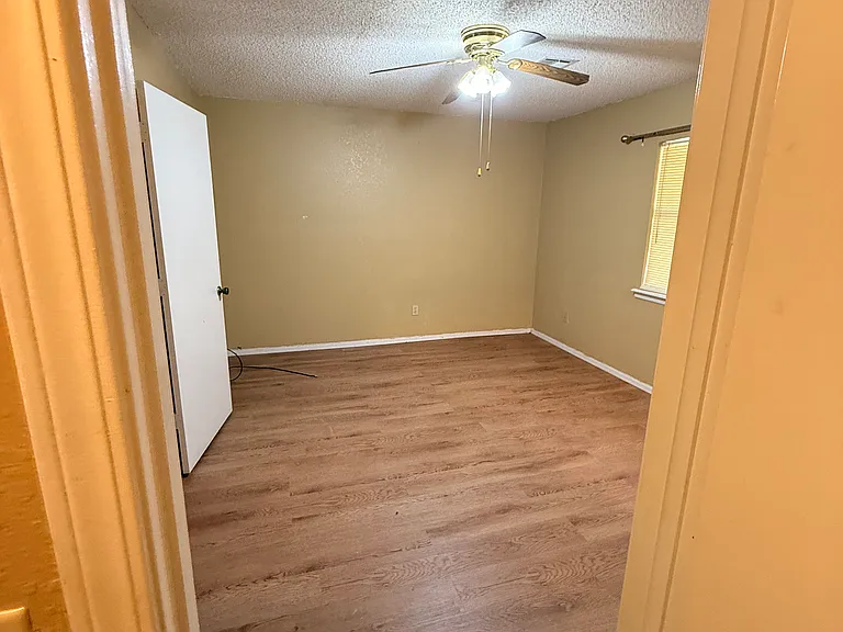 202 Burkle Ave #1 — Photo 9