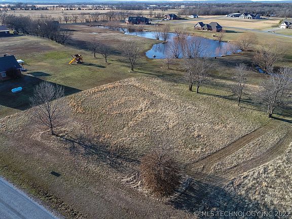 3rd image of Twin Creeks Ln