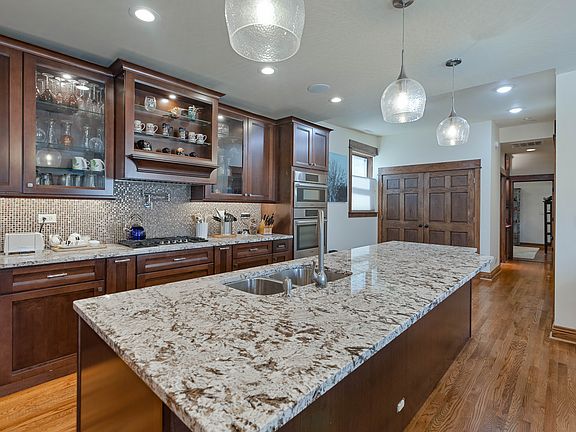 4th image of 3543 N Claremont Ave #2