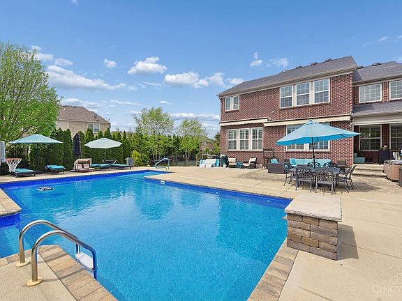 3rd image of 7242 Clawson Ct