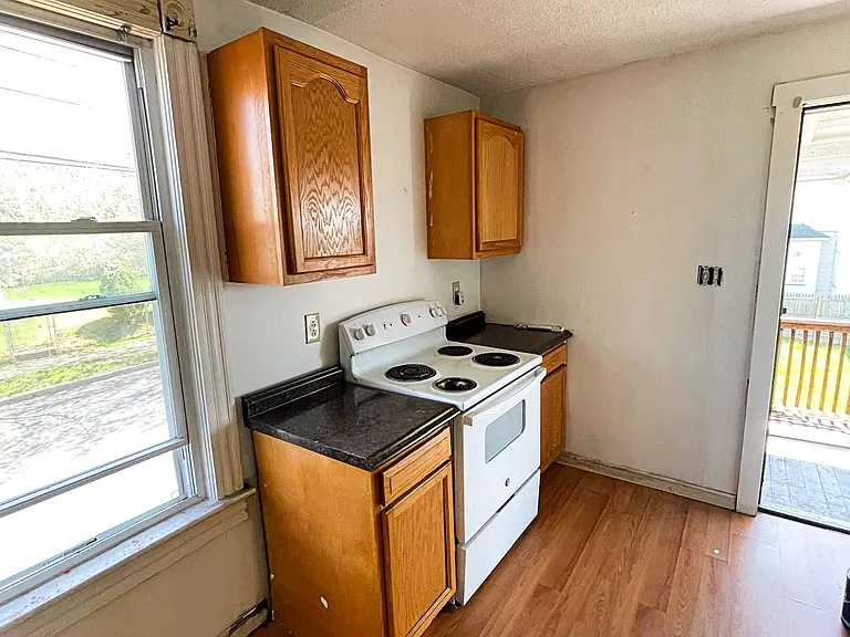 181 McLean St #2 — Photo 3