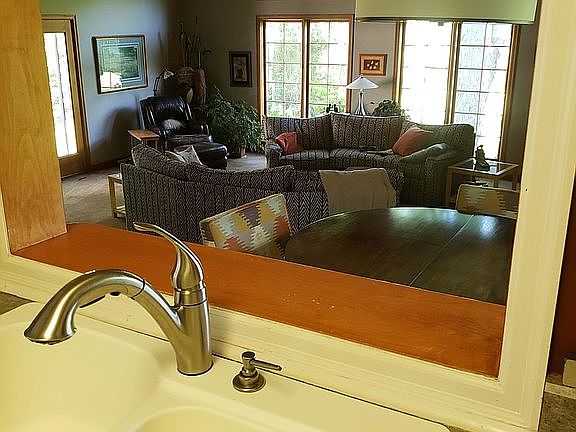 4th image of 4510 Manor Cir