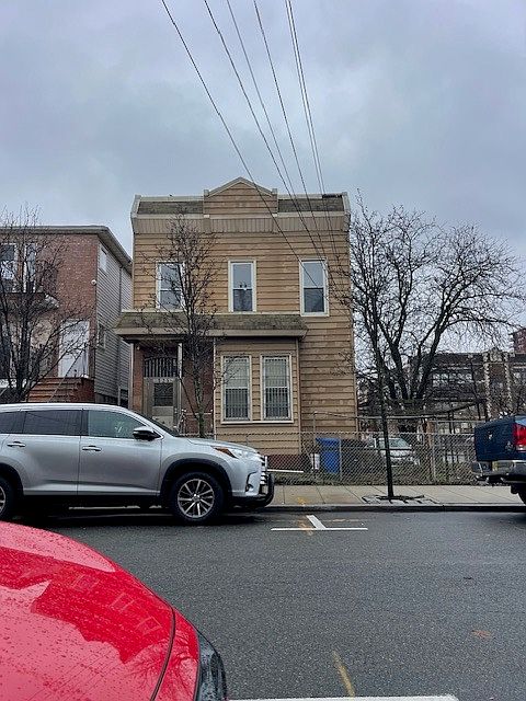 1st image of 525 27th St APT 2