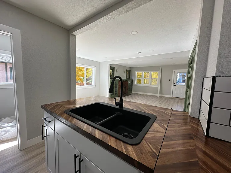 1822 N Grand Ave #1822 — Photo 4