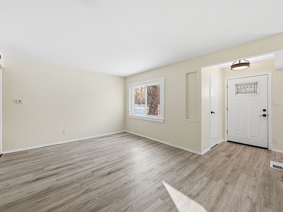 5th image of 32801 Baldwin Rd