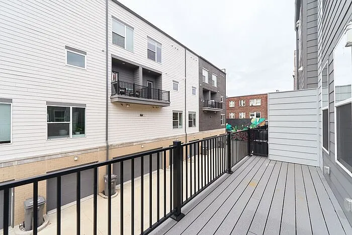 727 Perth Ln — Photo 22