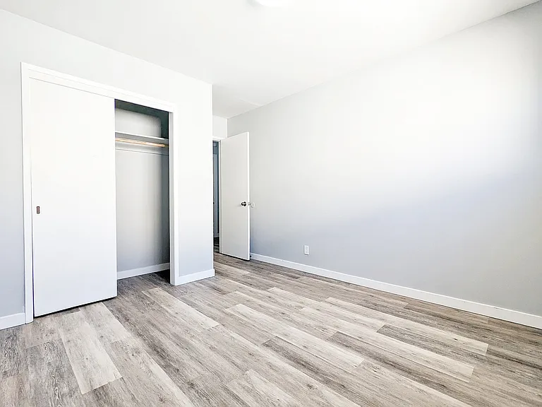 1601 Queensway — Photo 12