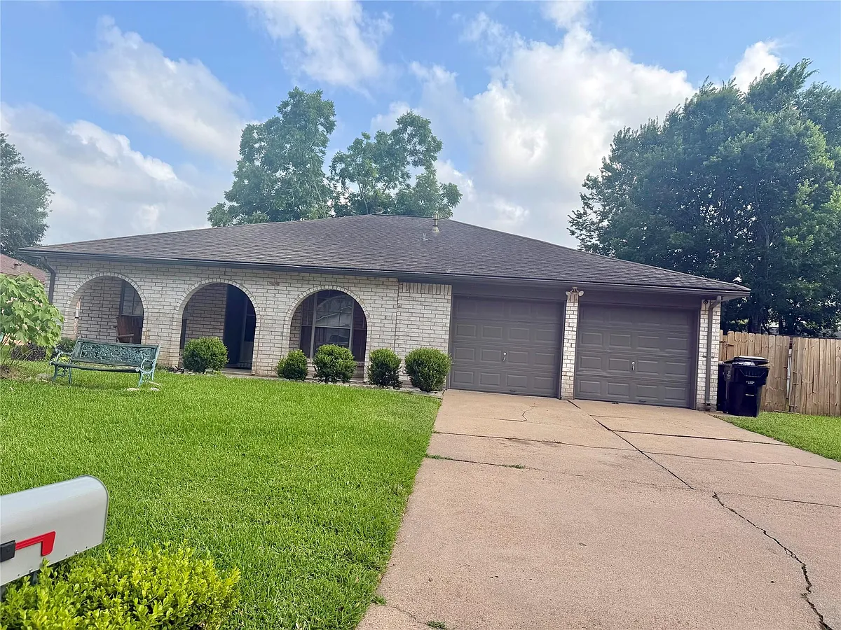 Photo 1 of 14 - 5319 Lincoln Town Dr - Katy, TX Primary Photo - 5319 Lincoln Town Dr