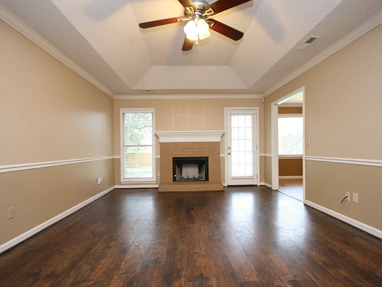 104 Hollington Dr NE — Photo 5