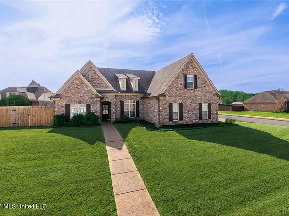 1768 Linden Dr, Nesbit, MS 38651