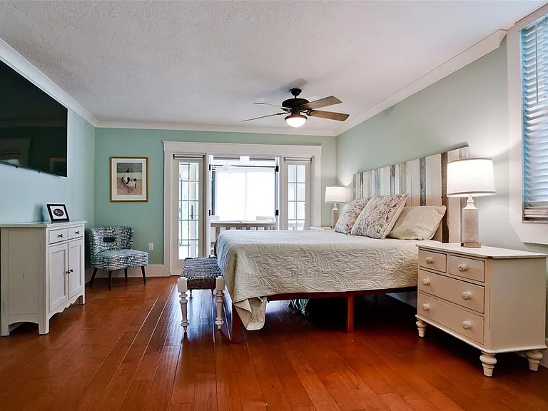 401 Palm Tree Dr — Photo 38