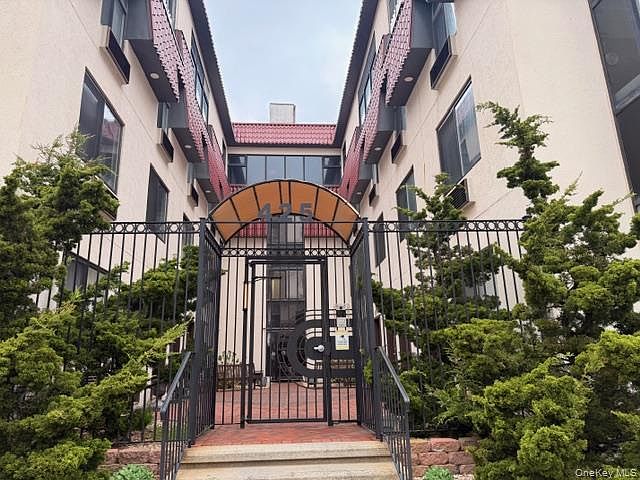1st image of 425 Shore Rd APT 3A