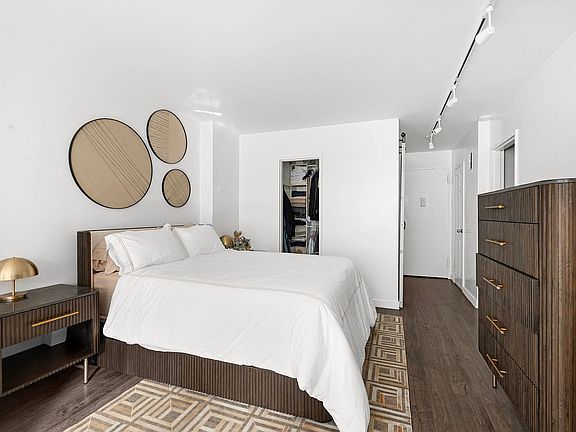 3rd image of 101 W 12th St APT 2D