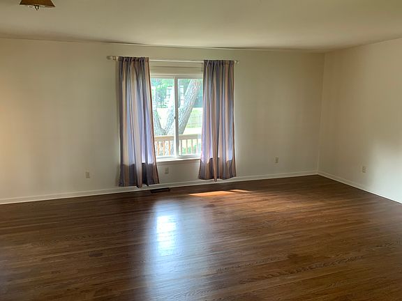 3rd image of 9408 Sandburg Ave