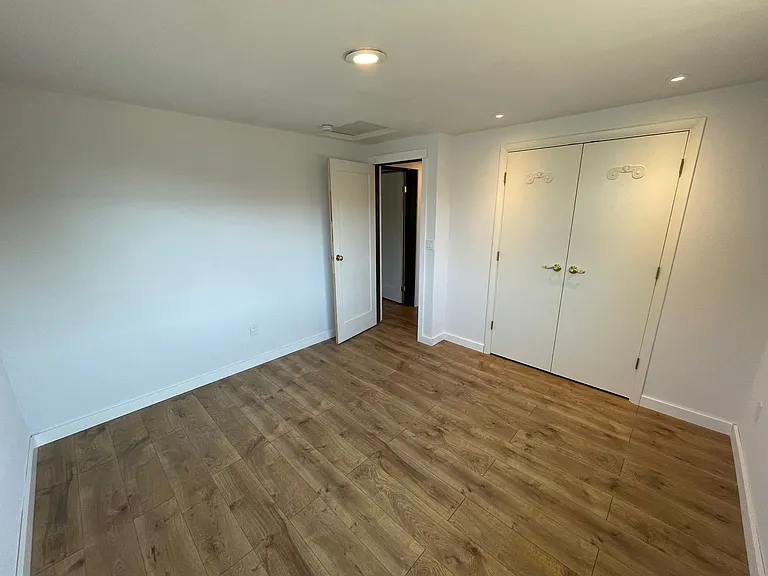 5311 Kingsway — Photo 24