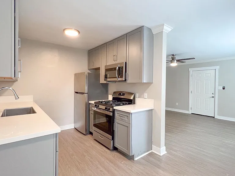 Emerald Ave Apartments — Photo 14