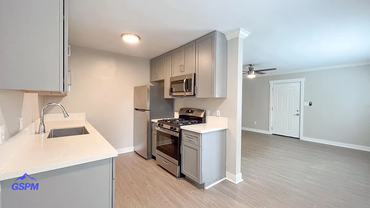 Building Photo - Emerald Ave Apartments