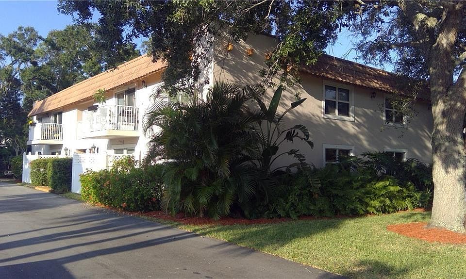 1st image of 715 20th St