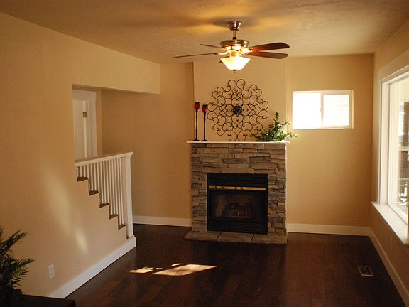 3rd image of 221 E Kelsey Ave
