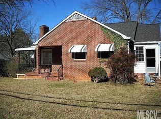 1135 13th Ave NE, Hickory, NC 28601